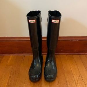 Hunter wide calf rain boots glossy black